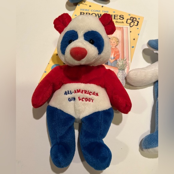 LOT OF 3 GIRL SCOUT BEAN BAG TOYS & GIRL SCOUT BOOK. - Picture 7 of 11